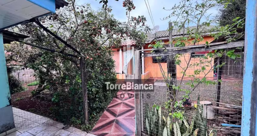 Locação - casa de fundos mobiliada, 1 vaga de garagem, quintal amplo, oficinas.