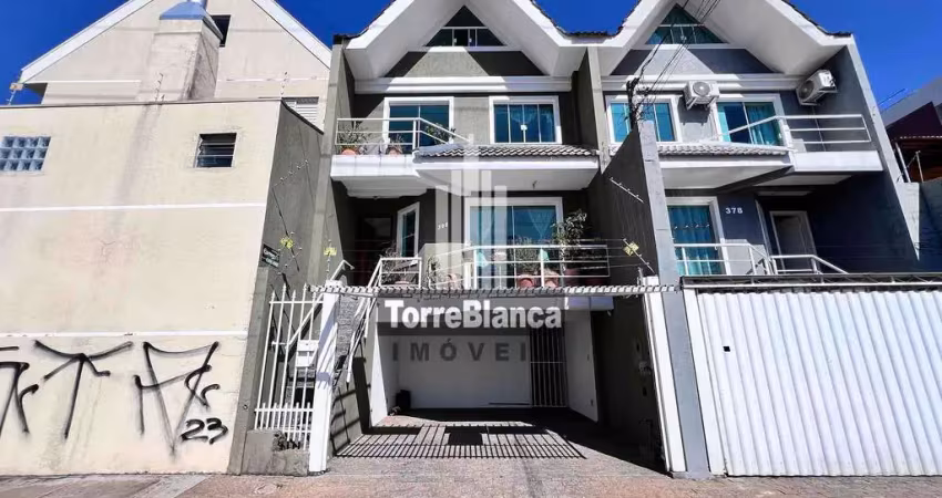 Sobrado triplex para venda e locação com 3 quartos em uvaranas.