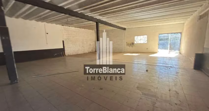 Locação - barracão/casa comercial, 1 sala, banheiro, 10 vagas de estacionamento, uvaranas.