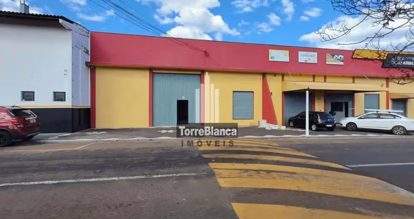 Galpão / barracão para locação, 206m², salão amplo, pé-direito alto, cozinha, estacionamento, rua b