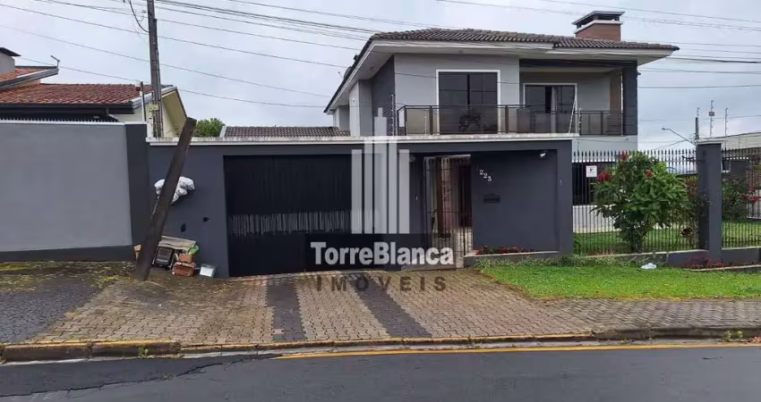 Sobrado de alto padrão à venda com 4 quartos, piscina e garagem para 4 carros