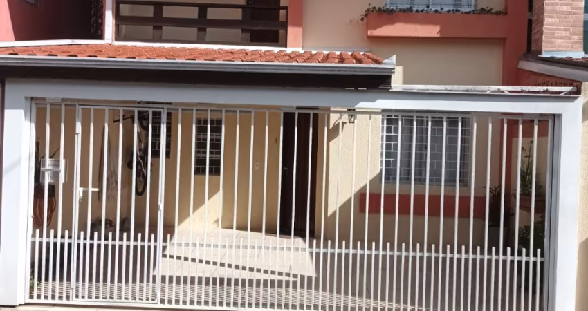 Lindo sobrado em condomínio com piscina no xaxim