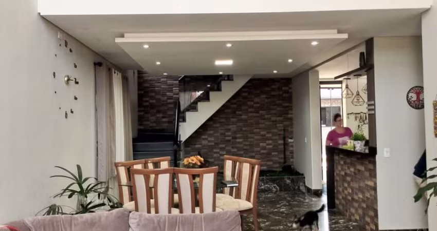 Lindo Sobrado com Piscina + Edícula