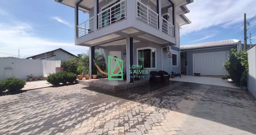 Casa à venda localizada no Gravatá, NAVEGANTES - SC, a 960 metros da praia.