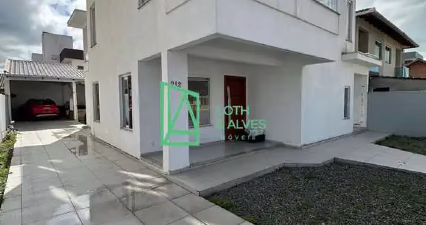 Casa à venda no centro de navegantes - sc a apenas 200 metros da praia.