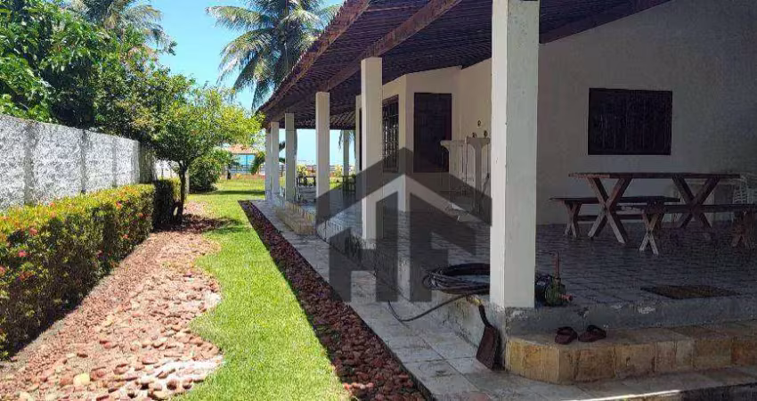 Casa de 263m² à beira mar, para alugar ou vender com 4 quartos (1 suíte), localizada na praia de  catuama, goiana - pernambuco