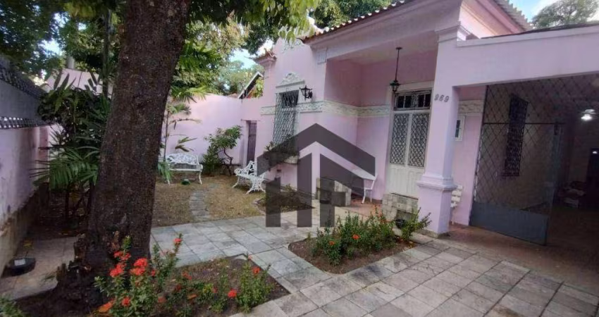 Casa Comercial de 160m² para alugar, com 04 quartos e 3 salas, localizada em Casa Forte, Recife - Pernambuco.