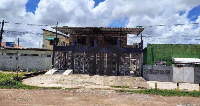 Casa de 2 pavimentos, 272m² construída, com 4 quartos, localizada em Afogados, Recife - Pernambuco.