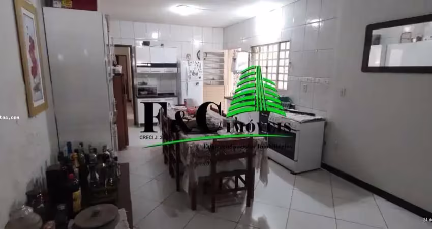 Casa para Venda em Araras, Parque das Árvores, 5 dormitórios, 1 suíte, 2 banheiros, 2 vagas