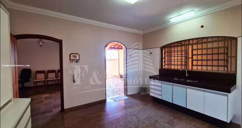Casa para Venda em Limeira, Centro, 4 dormitórios, 2 suítes, 2 banheiros, 4 vagas