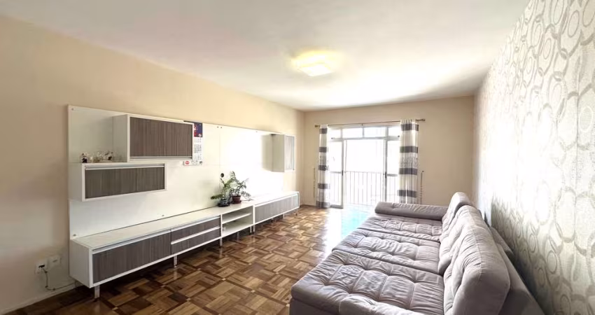 Apartamento de 3 quartos Reformado com 160m² na Comendador Araújo