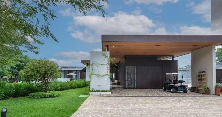 Casa nova na fazenda boa vista, com 800m² de área construída - projeto assinado por laura rocha