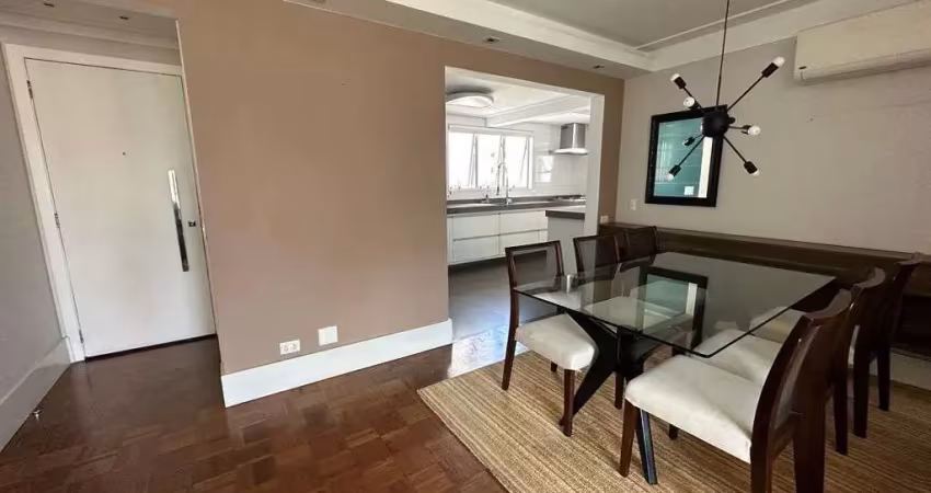 Apartamento mobiliado de 87m², com 2 suítes, totalmente reformado em moema pássaros.