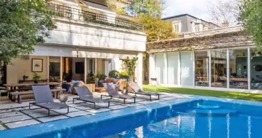 Casa totalmente reformada altissimo padrão no miolo do jardim america.