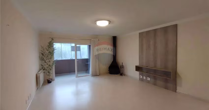 Apartamento à venda em canela sendo 2 dormitórios, 150 metros da catedral de pedra.