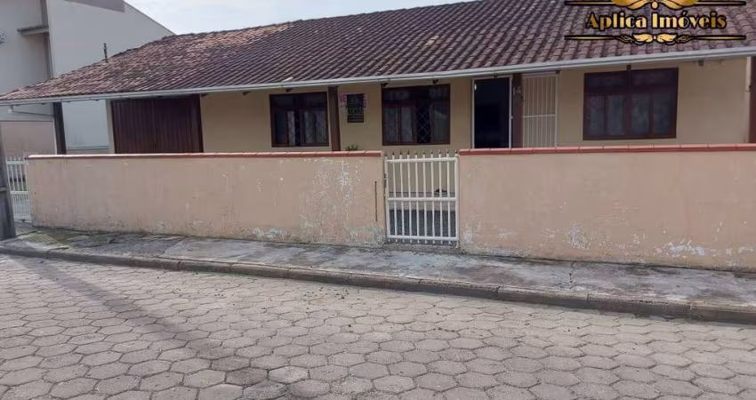 Casa no bairro Gravatá - 03 Dormítorios garagem coberta para 02 carros