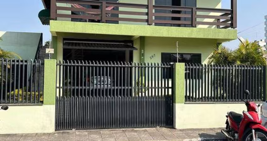Casa  04 quartos no Centro de Navegantes a 200m do mar