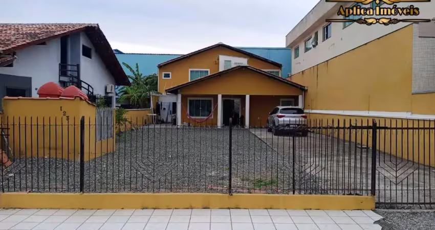 CASA AMPLO TERRENO - EXCELENTE LOCALIZAÇÃO