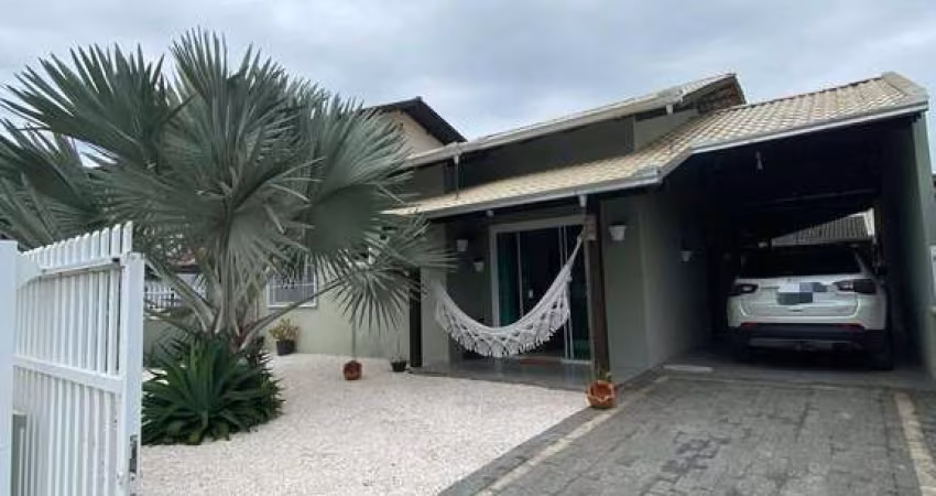 Belíssima casa no Bairro Gravatá - 300m do mar