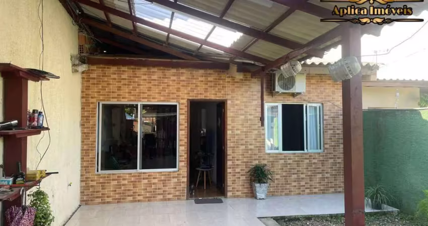 Duas casas  - bairro meia praia - navegantes - 220m do mar