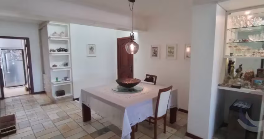 Cobertura com 3 quartos sendo 1 suíte no bairro Coqueiros