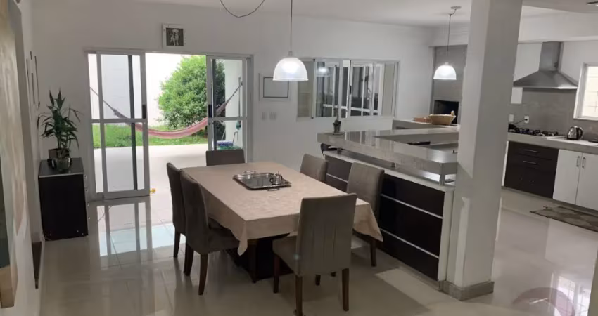 CASA RESIDENCIAL Á VENDA