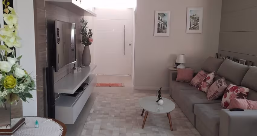 CASA FLORIANÓPOLIS - PRÓXIMO AO COLÉGIO JARDIM ANCHIETA