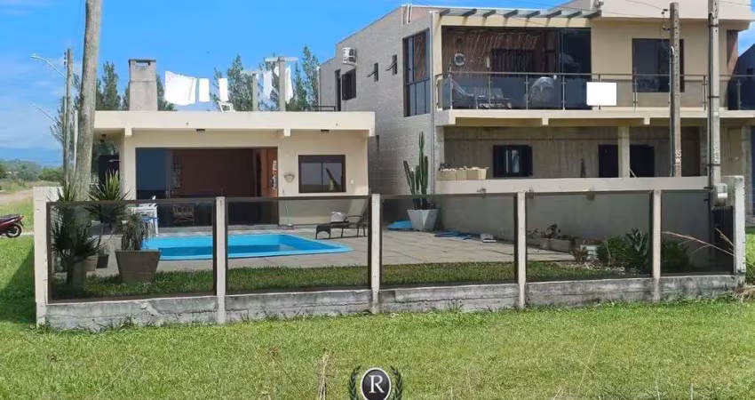 2 casas com 3 dormitórios venda Tupynamba Torres