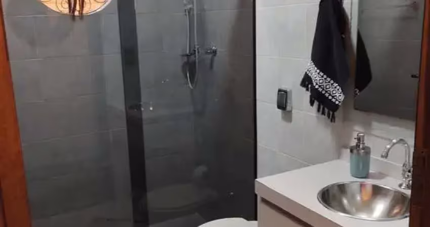 Casa com 3 dormitorios 2 vagas de garagem , edicula e area gourmet,  simplesmente um encanto.