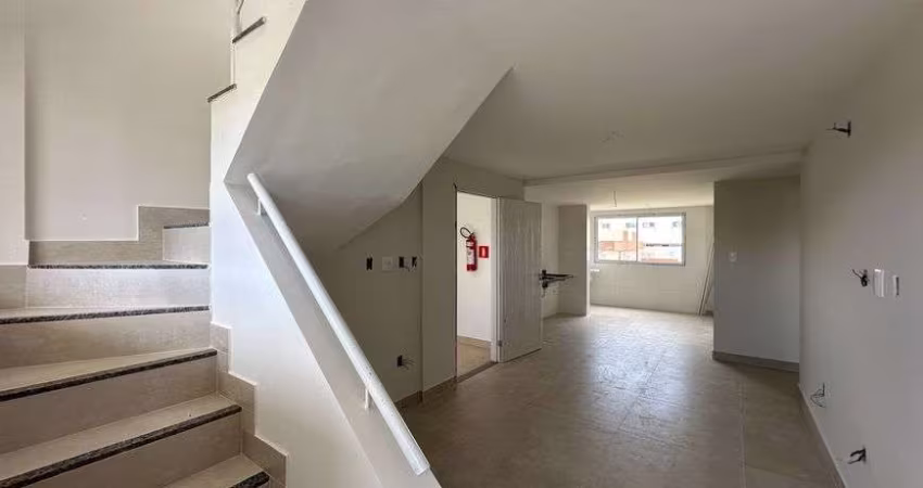 Cobertura belíssima com amplo terraço e duas suítes, portaria Buraquinho / Lauro de Freiras BA
