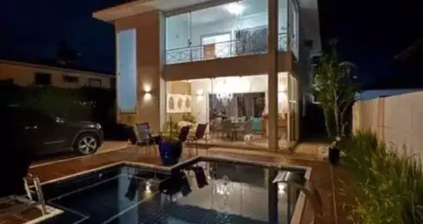 Casa 4 quartos em condomínio na Avenida Priscila Dutra / Lauro de Freitas - BA