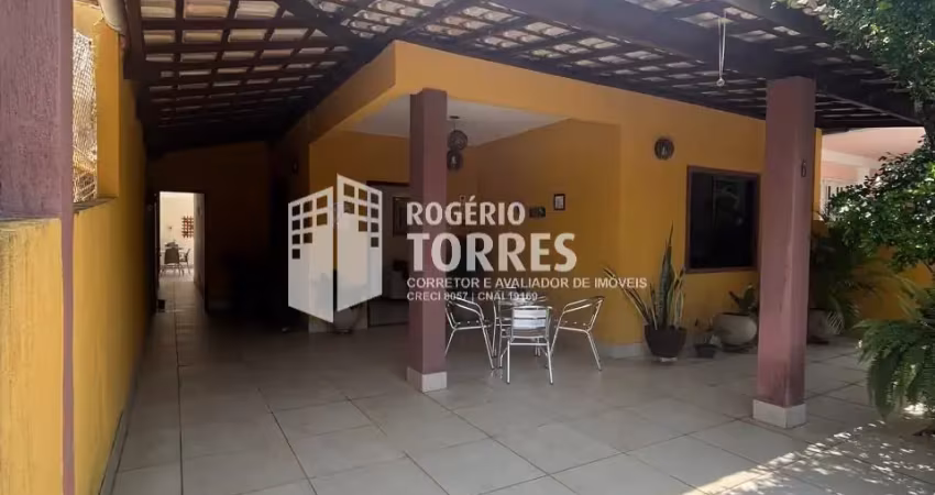Casa triplex a venda de 4/4, 2 suítes e garagens + terraço na PRAIA DO FLAMENGO