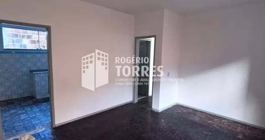 Apartamento a venda de 2/4, varanda, 1º andar na liberdade