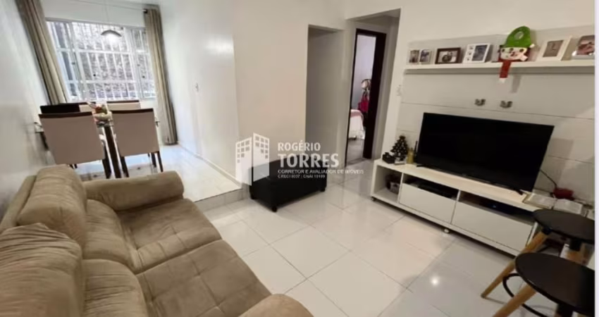 Apartamento a venda de 2/4, 1 suíte e 1 garagem, reformado e nascente no RIO VERMELHO