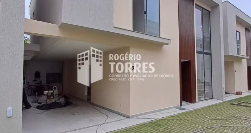 Casa duplex a venda de 4/4, 3 suítes com 190m² e 2 garagens em BURAQUINHO