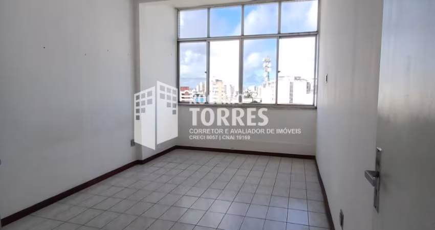 Apartamento a venda de 4/4, suíte, 3 varandas NASCENTE e ANDAR ALTO com 2 garagens em NAZARÉ