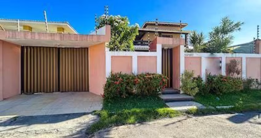 Cód. 583 Vilas do Atlântico Casa com 6/4 sendo 4 suítes perto da Praia