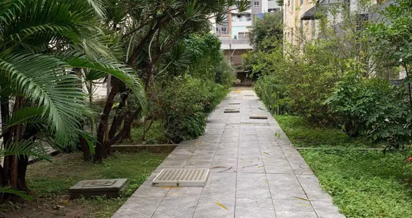 Cód. 418/15084 Costa Azul 2/4 com suíte Reformado e Nascente