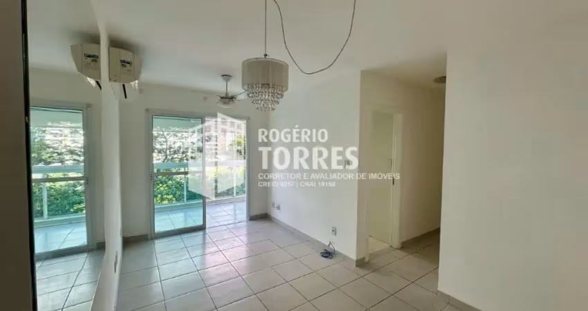Apartamento locação de 2/4, 1 suíte + dependência e 2 garagens no ALPHAVILLE SALVADOR