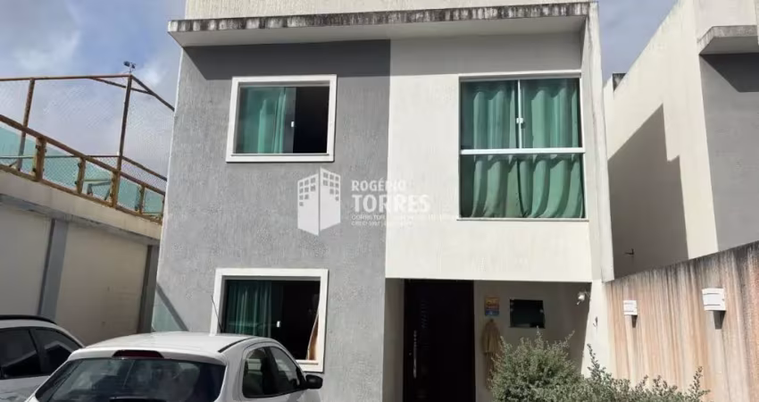 Casa duplex a venda de 3/4, 1 suíte, energia solar e 2 garagens no caji