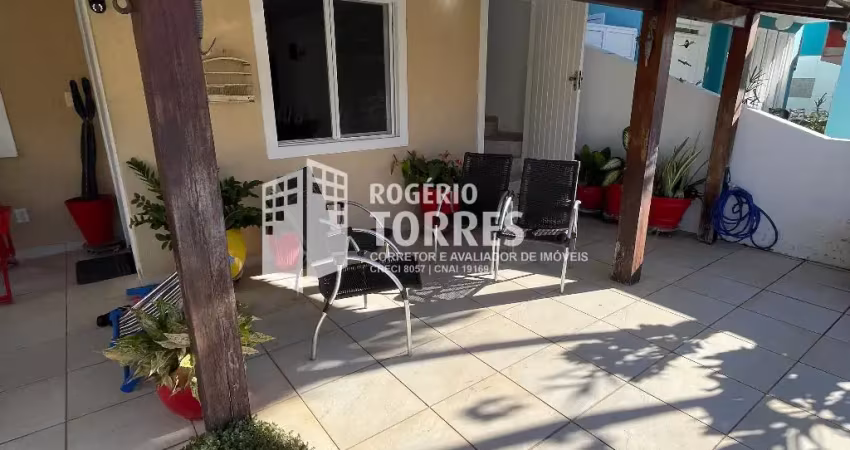 Casa duplex a venda de 5/4, 3 suítes + dependência e garagens em piata