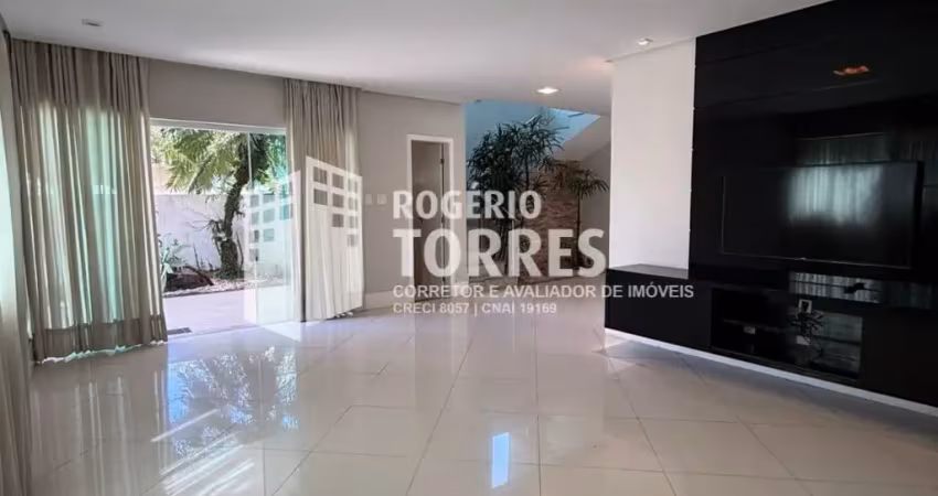 Casa a venda de 3 suítes + dependência, energia solar e garagem em lauro de freitas