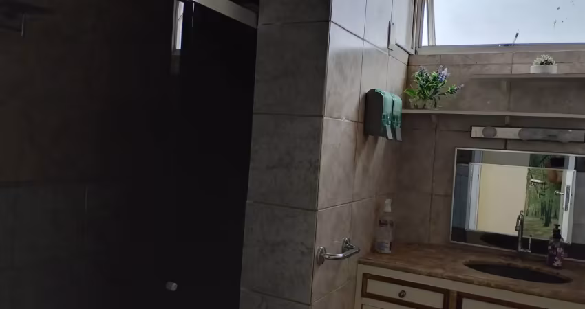 Apartamento amplo no campo grande, frente para a praça