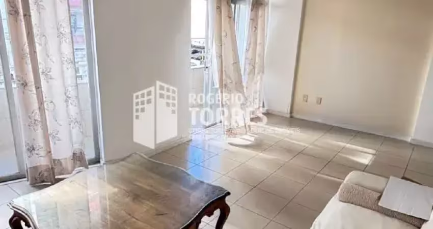 Apartamento locação de 3/4, 1 suíte + dependência, nascente e 2 garagens soltas no costa azul