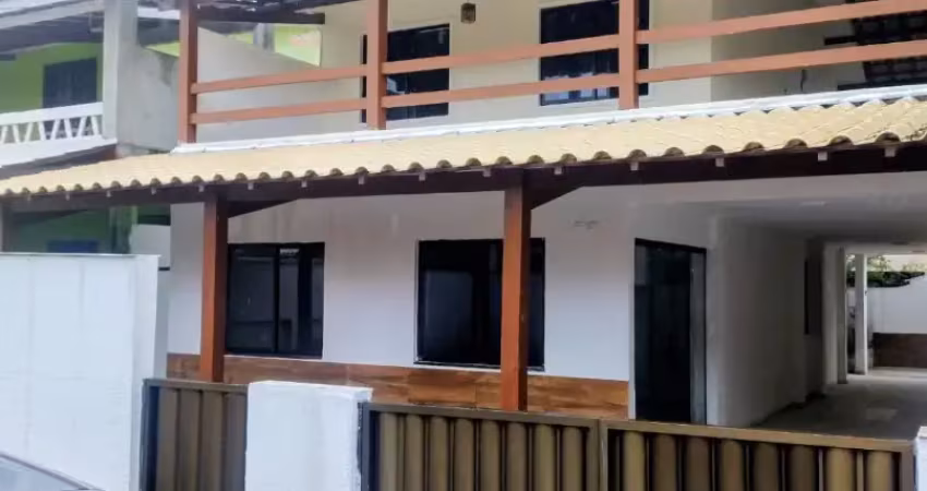Alugo excelente casa em condomínio fechado na praia do flamengo / stella maris