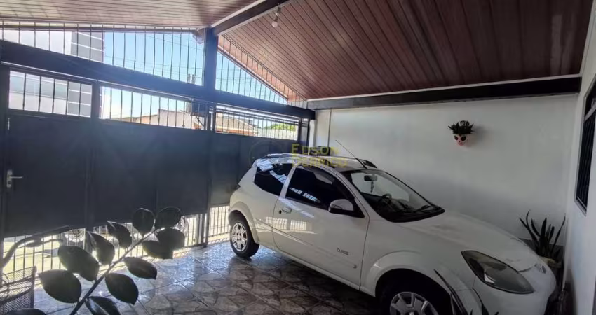 Casa á venda com 2 quartos, Parque São Domingos - Pindamonhangaba