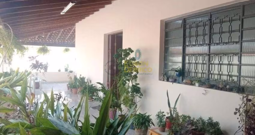 Casa com 3 dormitórios à venda, 455 m² por R$ 650.000,00 - Vila Suiça - Pindamonhangaba/SP