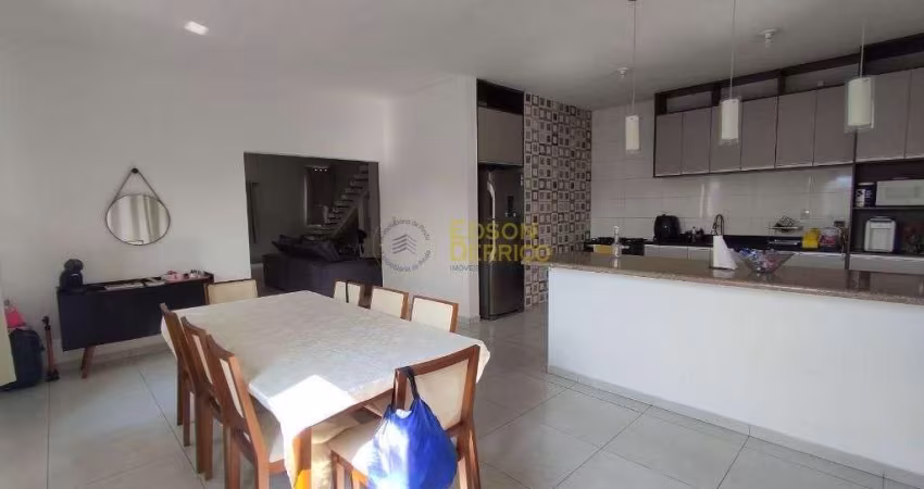Sobrado com 2 dormitórios à venda, 209 m² por R$ 780.000 - Vila Suiça - Pindamonhangaba/SP