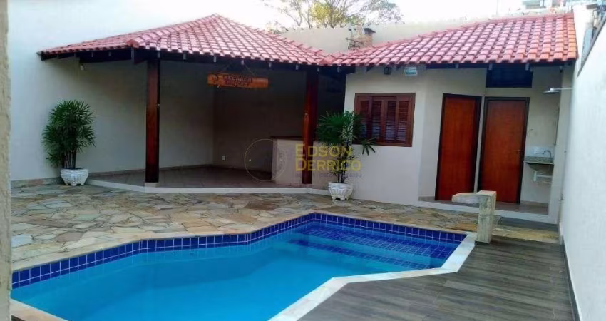 Casa com piscina e 3 quartos sendo 1 suíte à Venda, São Benedito - Pindamonhangaba