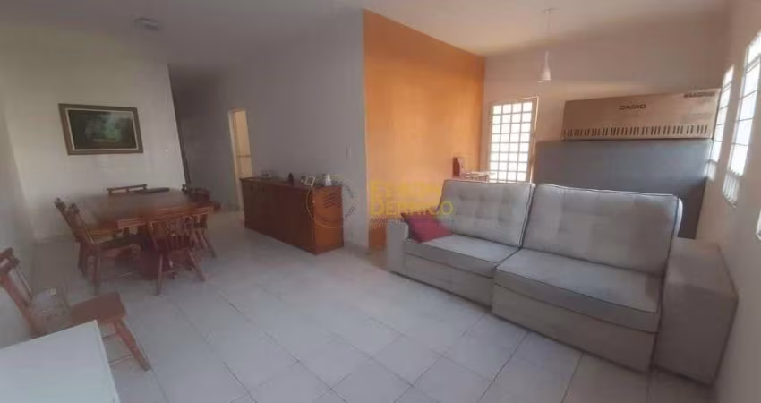 Sobrado com 6 dormitórios à venda, 232 m² por R$ 560.000 - Mombaça - Pindamonhangaba/SP
